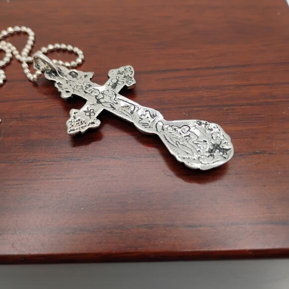 Rare Cross in Sterling Silver on an 18-inch Beaded Chain - Picture 3 of 6